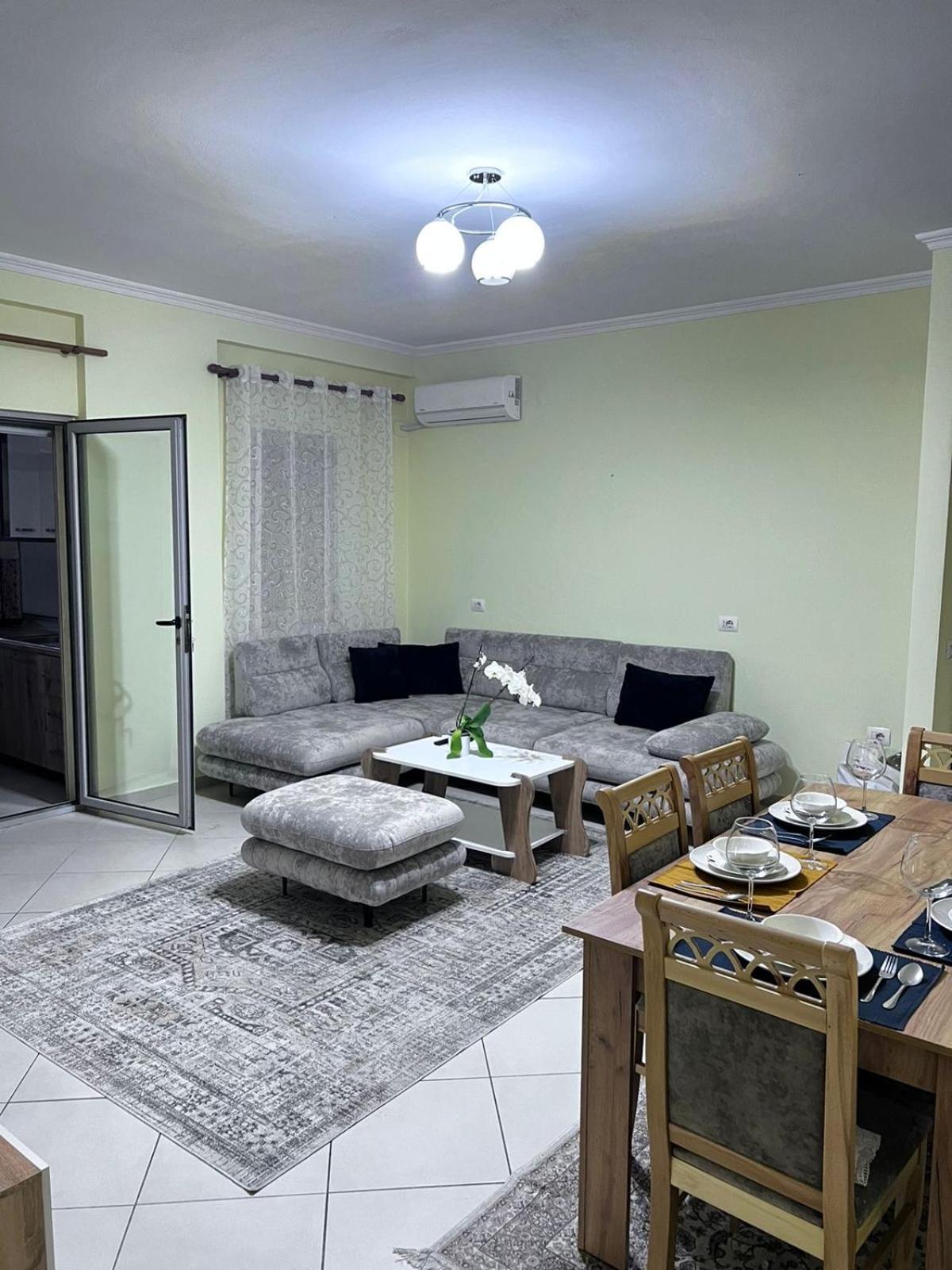 New Baazar Terrace Apartment Tiran Dış mekan fotoğraf