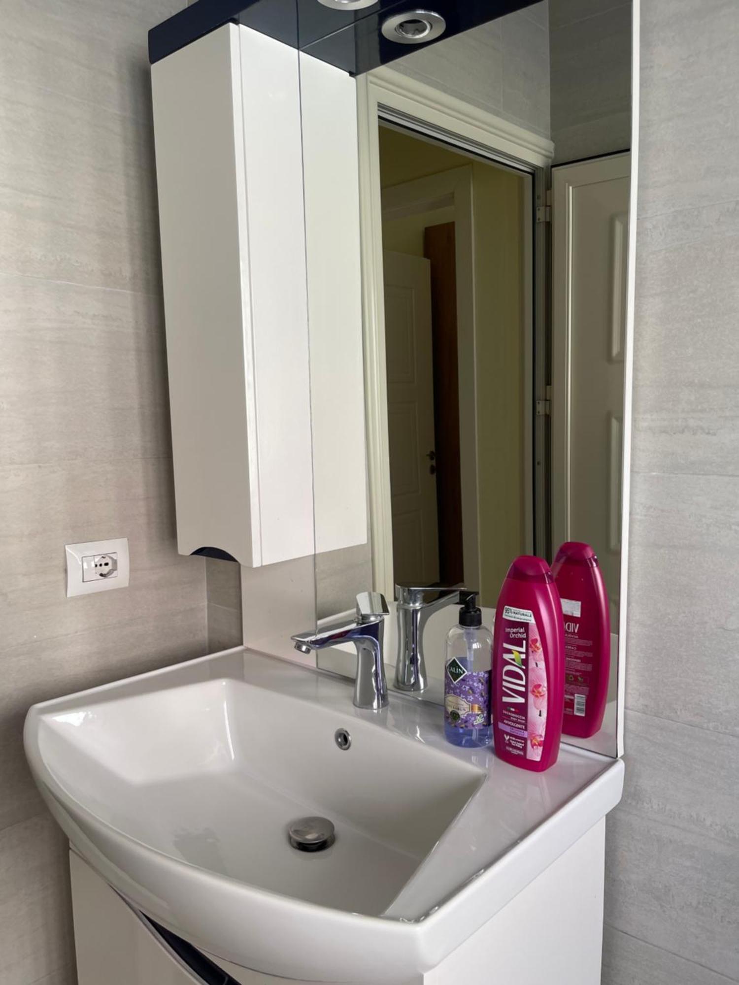 New Baazar Terrace Apartment Tiran Dış mekan fotoğraf